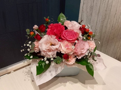 フラワーショップ京王の商品制作（本社作業場）