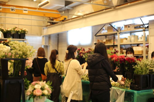 『ex.flowershop&amp;laboratory』『LIFFT』の母の日期間の制作における、水揚げ・加工・ラッピング・梱包等の作業をお手伝いいただけるフローリストを募集します。 応募資格